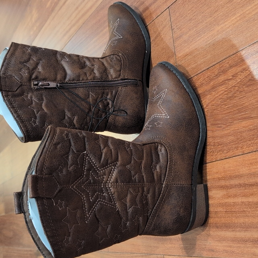 🌴Brand New. Never Worn. Arizona Jean Kyleen brown cowgirl boots. Size 3